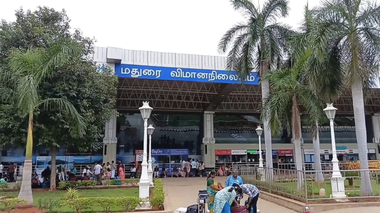 டெல்லி செங்கோட்டை அருகே கார் குண்டு விடுப்பு சம்பவத்தையடுத்து.. மதுரை விமான நிலையத்தில் 5 அடுக்கு ( கூடுதல்) பாதுகாப்பு..