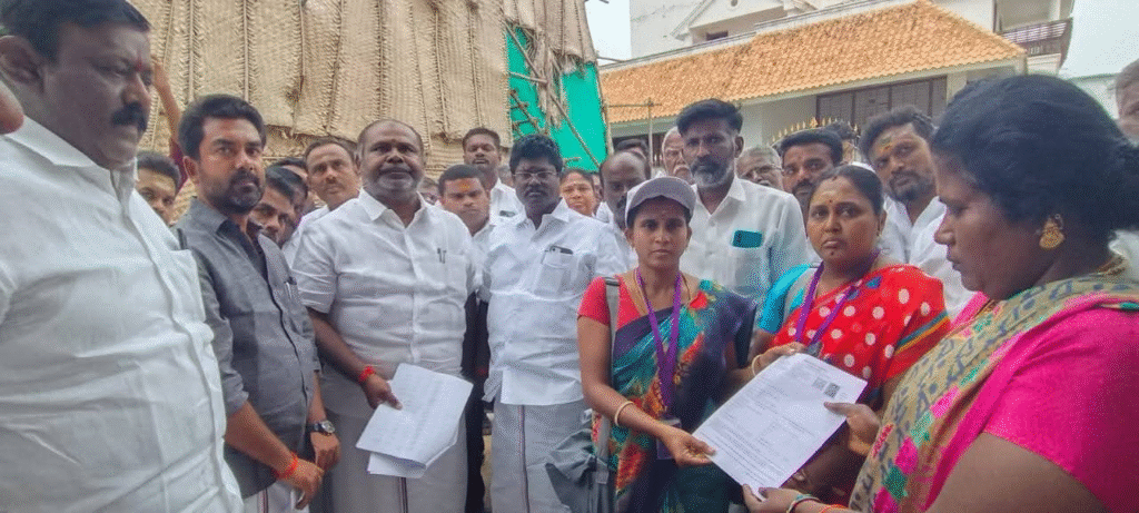 வாக்காளர் சிறப்பு திருத்த பணிகளை ஆர்.பி. உதயகுமார் பார்வையிட்டார்..