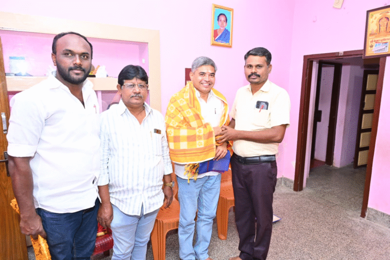 நல்லாசிரியர் விருது பெற்ற ஆசிரியருக்கு மாநகரச் செயலாளர் நேரில் வாழ்த்து..