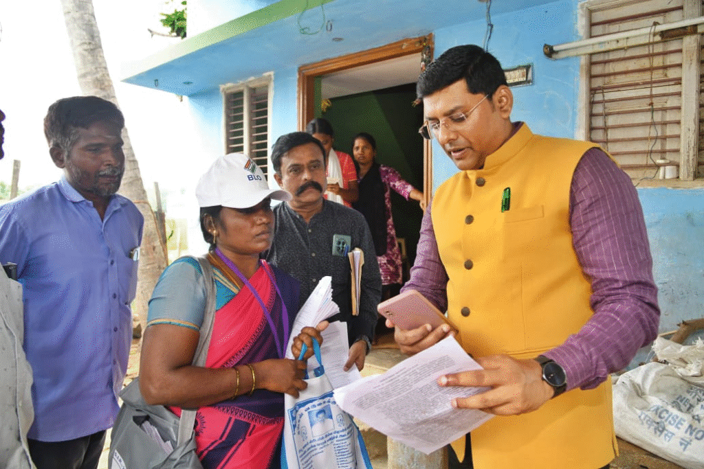 தீவிர முறை திருத்தம்: ஆட்சியர் ஆய்வு: