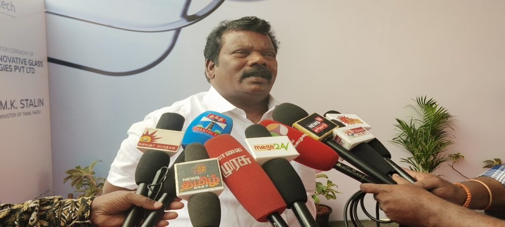 1003 கோடி ரூபாய் முதலீட்டில் 840 பேருக்கு வேலைவாய்ப்பு கிடைக்கும் வகையில் பாரத் இன்னோவேடிவ் கிளாஸ் டெக்னாலஜி பிரைவேட் லிமிடெட் ( BIG TECH ) தொழிற்சாலை திறப்பு விழா..முதலமைச்சர் மு க ஸ்டாலின் பங்கேற்று அனைத்து மின்னணு சாதனங்களுக்கான உலகத் தரம் வாய்ந்த முன்-கவர் கண்ணாடிப் பொருட்கள் உற்பத்தித் திட்டத்தை தொடங்கி வைத்தார்…