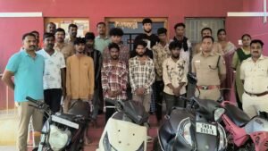 பழனியில் கஞ்சா விற்பனை செய்த 10 இளைஞர்கள் கைது. கஞ்சா மற்றும் இருசக்கர வாகனம் 4 பறிமுதல் செய்து போலீசார் விசாரணை..