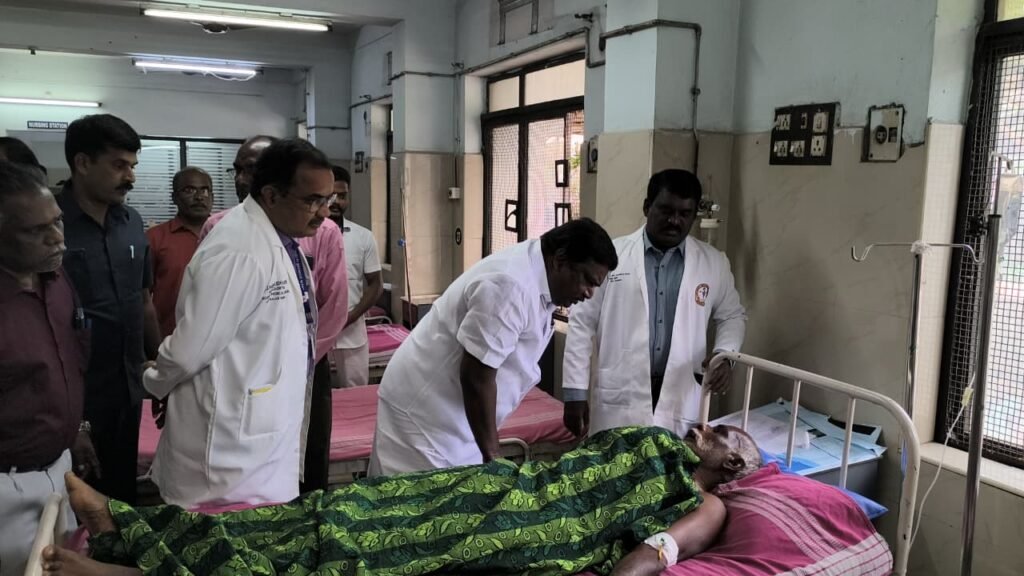 போக்குவரத்துறை அமைச்சர் , காயமடைந்தவர்களுக்கு ஆறுதல்