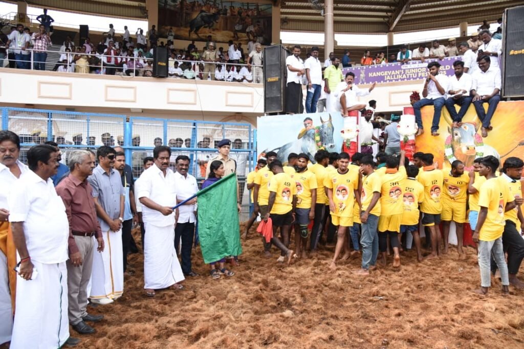 வெளிநாட்டு வீரர்கள் புகைப்படங்கள் பார்வையிட்டனர்