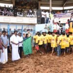 வெளிநாட்டு வீரர்கள் புகைப்படங்கள் பார்வையிட்டனர்