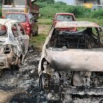 சோழவந்தானில் தேங்காய் குடோனில் நிறுத்தி வைக்கப்பட்டிருந்த கார்களில் திடீரென தீப்பற்றி எரிந்ததால் பொதுமக்களிடையே பதட்டம்