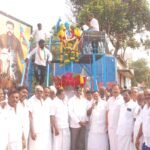 அலங்காநல்லூர் அருகே பெரிய ஊர் சேரியில் அம்பேத்கர் நினைவு தினத்தை ஒட்டி அனைத்து கட்சியினர் மாலை அணிவித்து மரியாதை