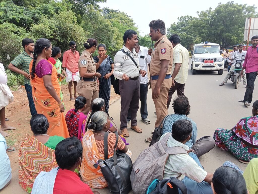 மதுரை அருகே சாலை மறியல்