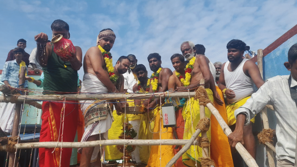 சோழவந்தான் வைத்தியநாதபுரம் அருள்மிகு ஸ்ரீ மதுரை வீரன் ஸ்ரீ நொண்டி கருப்பணசாமி ஆலய கும்பாபிஷேக விழா நடைபெற்றது...