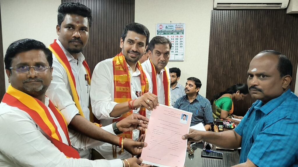 பழனி: தமிழக வெற்றி கழகம் சார்பில் டாக்டர் பிரவீன் வேட்புமனு தாக்கல்