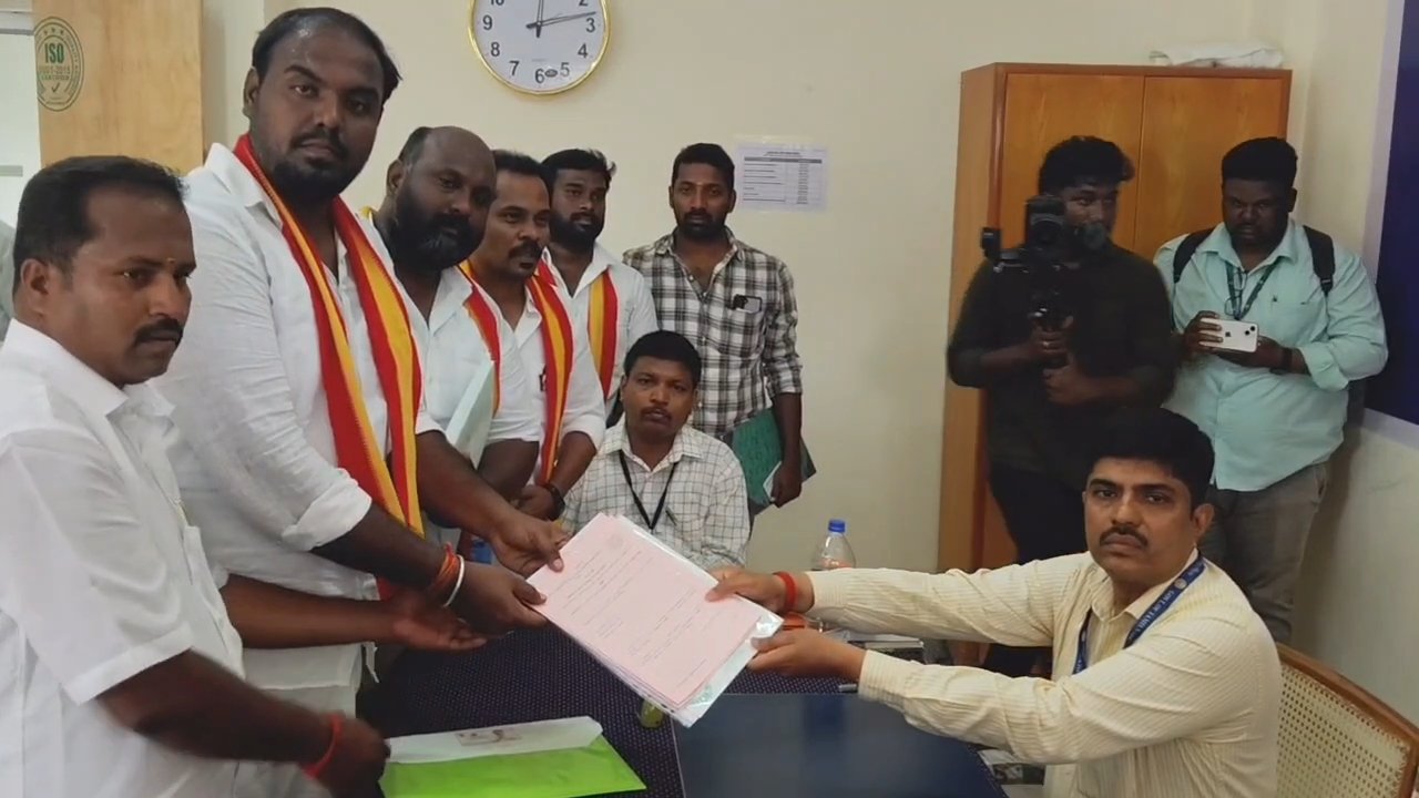 தவெக சார்பில் போட்டியிட வேட்புமனு தாக்கல் செய்த திருமலை!