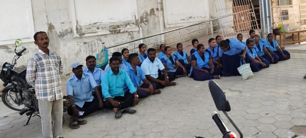 பழனி அரசு மருத்துவமனையில் தற்காலிக பணியாளர்களுக்கு மீண்டும் பணி வழங்க வேண்டும் சமூக ஆர்வலர்கள் வலியுறுத்தல்..