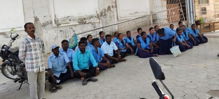 பழனி அரசு மருத்துவமனையில் தற்காலிக பணியாளர்களுக்கு மீண்டும் பணி வழங்க வேண்டும் சமூக ஆர்வலர்கள் வலியுறுத்தல்..
