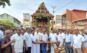 பழனி லட்சுமி நாராயண பெருமாள் கோவில் சித்திரைத் திருவிழா: ரத வீதிகளில் கோலாகலமாக வலம் வந்த திருத்தேர்!