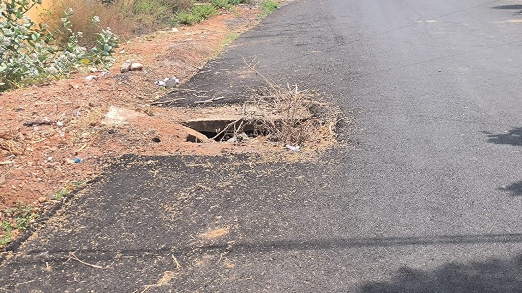 பழனி கவுண்டர் இட்டேரி சாலையில் ஆபத்தான பள்ளம் - விபத்து ஏற்படும் முன் அதிகாரிகள் சீரமைக்க பொதுமக்கள் கோரிக்கை!