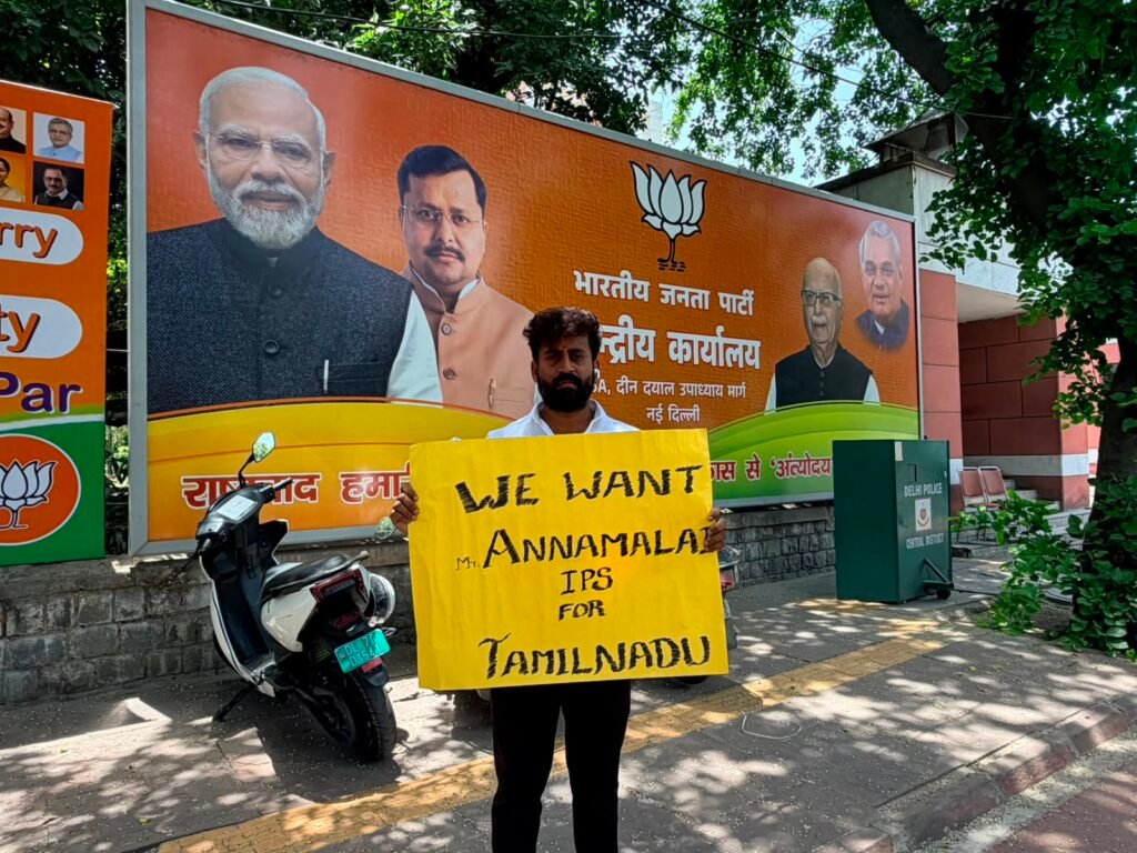 அண்ணாமலையை மீண்டும் தலைவராக்கக் கோரி டெல்லியில் தமிழக பாஜக நிர்வாகி திடீர் போராட்டம்!