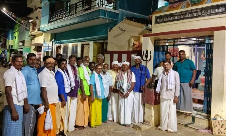 பழனி 5-வது வார்டு பகுதியில் ஊர் கோவிலான ஸ்ரீ செல்ல காளியம்மன் கோவில் நிர்வாகிகள் தேர்ந்தெடுக்கும் நிகழ்ச்சி நடைபெற்றது.