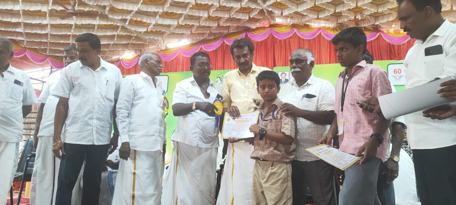 காமராஜர் பிறந்தநாளில் சாதனை: பேச்சுப்போட்டியில் முதலிடம் பிடித்து ₹50,000 வென்ற மதுரை மாணவர் ஸ்ரீ பரத்!