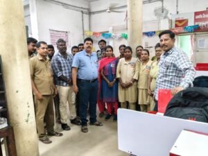 கோரிக்கைகளை வலியுறுத்தி பழனியில் கருப்பு பேட்ஜ் அணிந்து அஞ்சல் துறை ஊழியர்கள் பணி!
