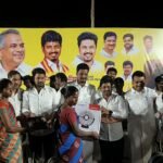 பழனி அருகே தவெக சார்பில் தூய்மைப் பணியாளர்களுக்கு நலத்திட்ட உதவிகள் வழங்கல்!"