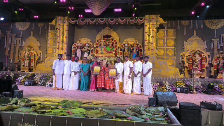 பழனியில் பி.ஆர்.ஜி கல்வி குழுமம் சார்பாக நடைபெற்ற பரதநாட்டிய நிகழ்வில் மாணவிகளுக்கு விருது வழங்கி சிறப்பித்தனர்.
