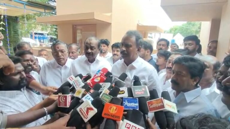பழநியில் முன்னாள் அமைச்சர்கள் கூட்டாகப் பேட்டி: புதிய பொறுப்புகளை ஏற்க மறுப்பு